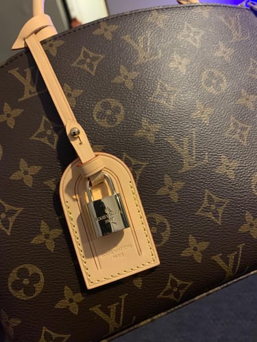 undefined review of LV 25S PETIT PALAIS 29 IN BROWN MONOGRAM CANVAS AND CALFSKIN GOLD HARDWARE image 1 out of 1