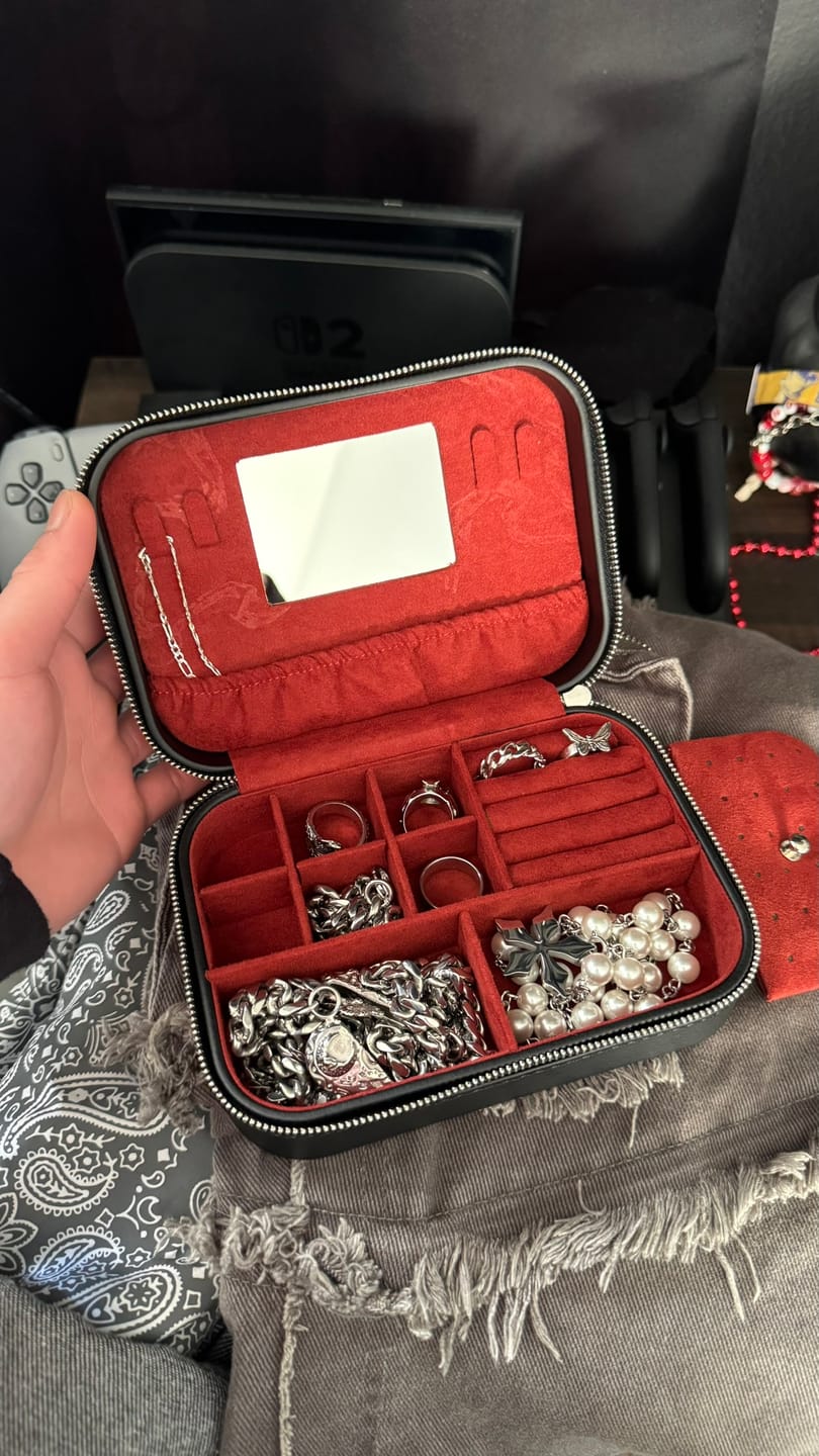 Customer photo review of DYT TRAVEL JEWELRY CASE