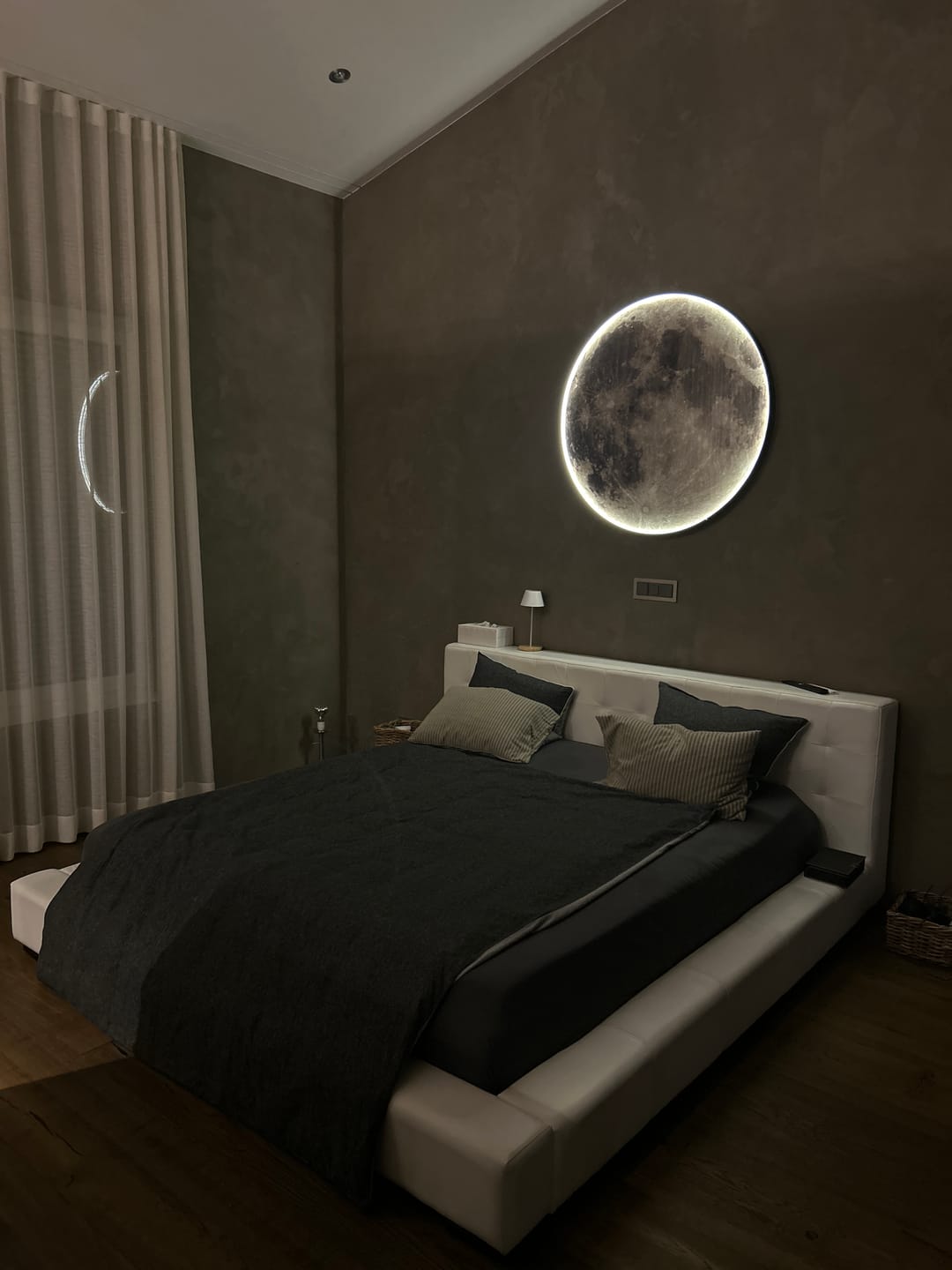 Customer photo review of Acryl-Wandbild mit Beleuchtung Moon