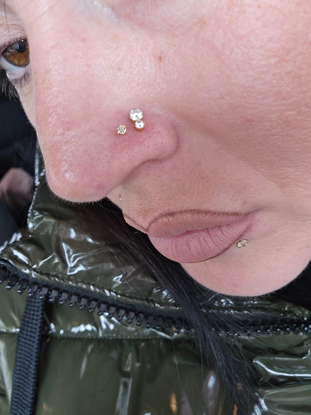 Customer photo review of Piercing Emilie