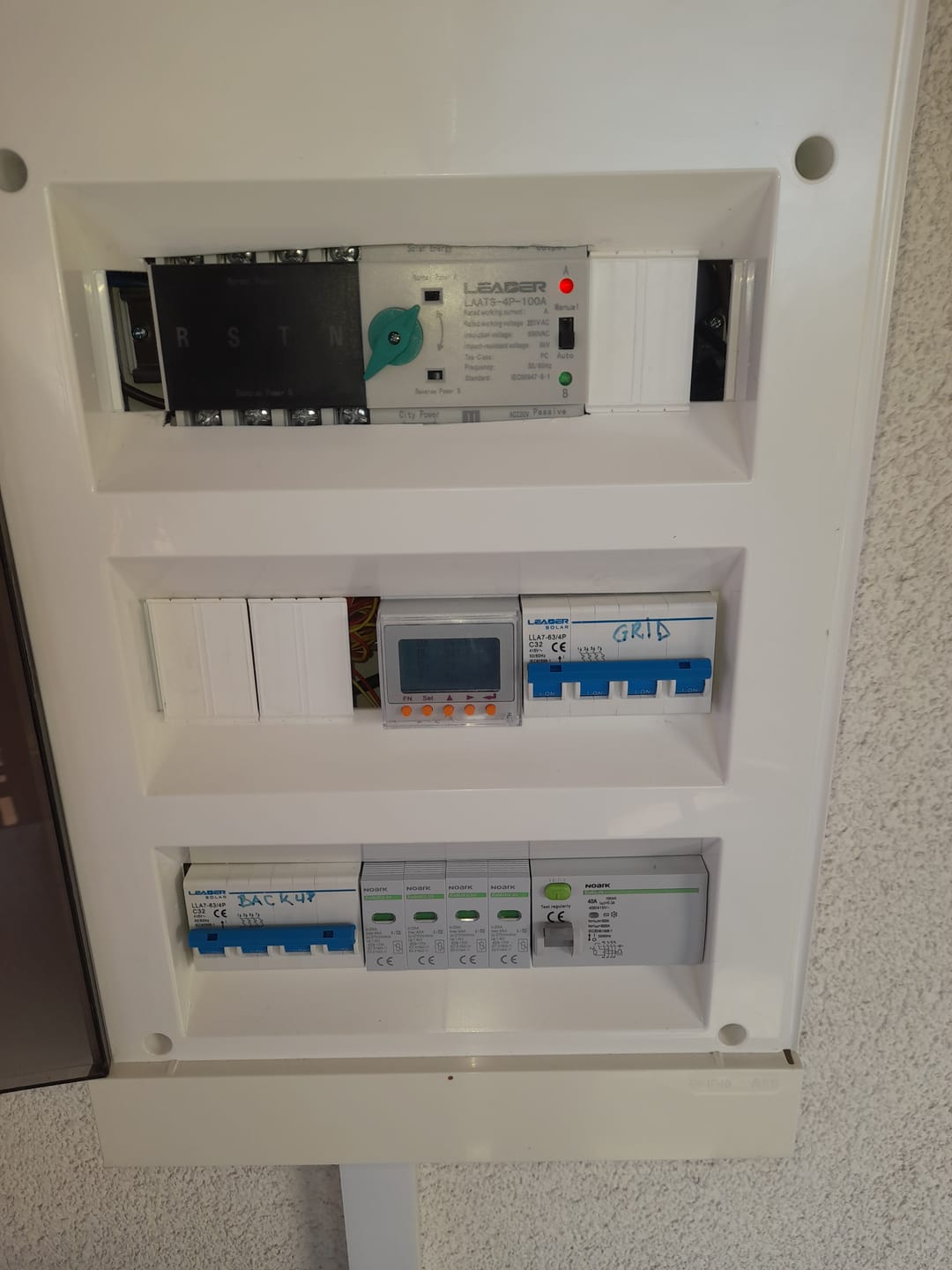 Customer photo review of Comutator de transfer automat trifazat pentru panouri fotovoltaice 230V 63A ATS