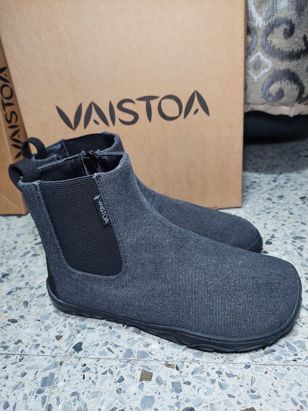 Customer photo review of Vaistoa Kajo | Barefoot Chelsea Boots