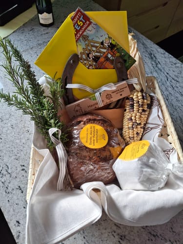Customer photo review of Personalisierte Wasserwaage mit Gravur – Hochzeitsgeschenk, Einzugsgeschenk, Richtfest Geschenk, Haussegen, Einweihungsgeschenk aus Holz