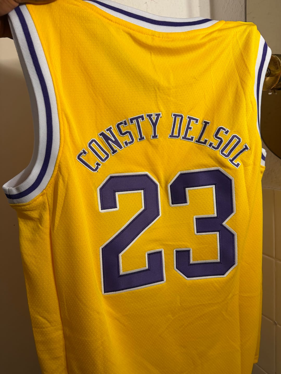 Customer photo review of Benutzerdefinierte Authentisch  Basketball Trikot Gelb-Lila-Weiß