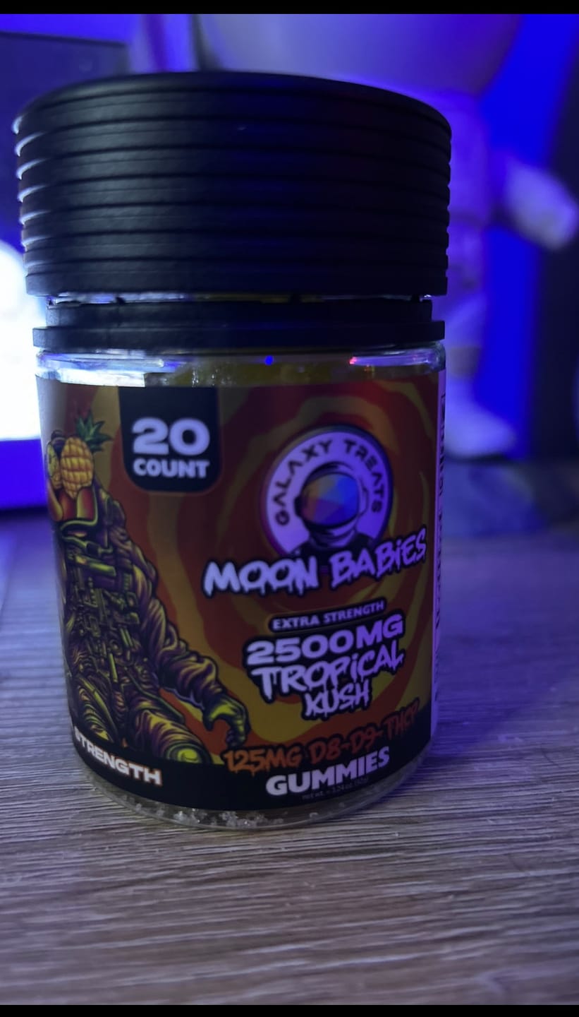 Customer photo review of Tropical Kush D8 D9 THCP Extra Strength Gummies