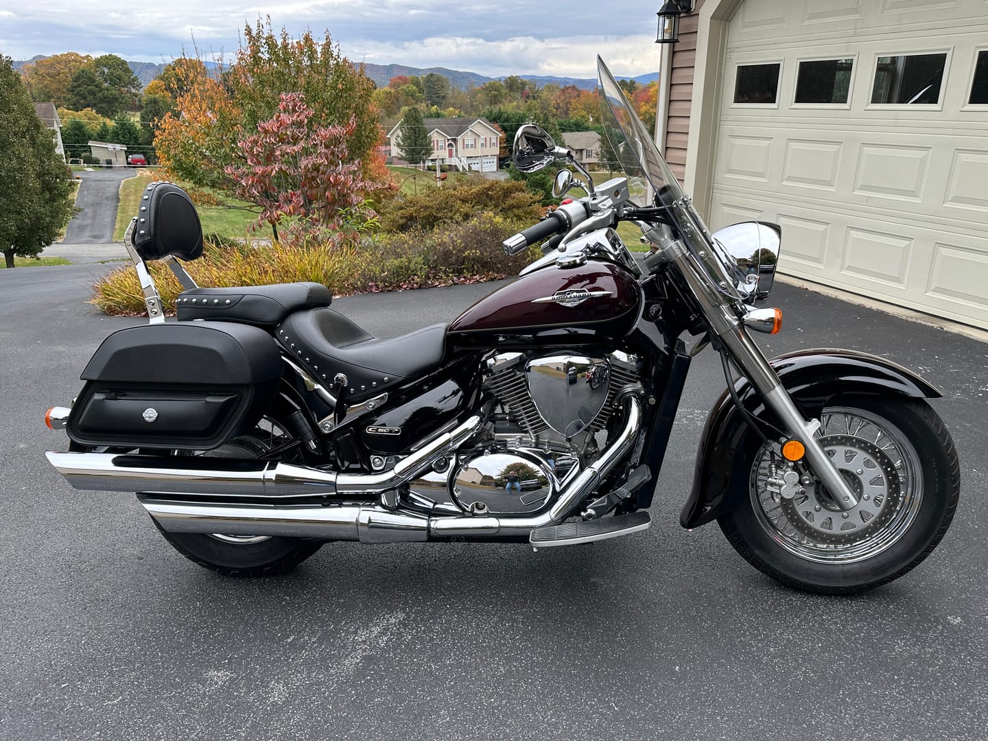 Customer photo review of 28L - Pantheon Medium Hard Mount Suzuki Boulevard C50 VL800 Leather Motorcycle Saddlebags