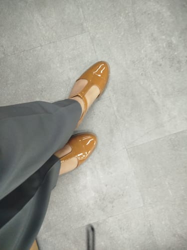 Reseña con foto de un cliente sobre Zapatos Elizabeth Camel