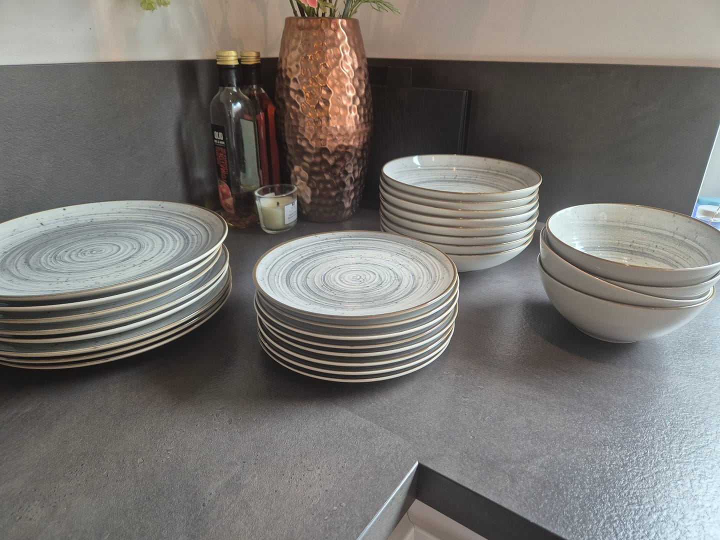 Customer photo review of Cosy & Trendy Serviesset Sintra Dusty Blue 16-delig / 4 personen - 4 dinerborden, 4 ontbijtborden, 4 diepe borden en 4 kommen