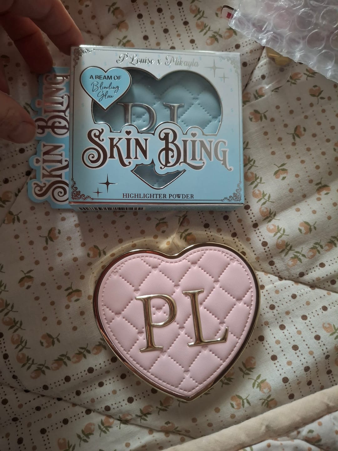 Customer photo review of P.Louise Skin Bling Pressed Highlighter Powder