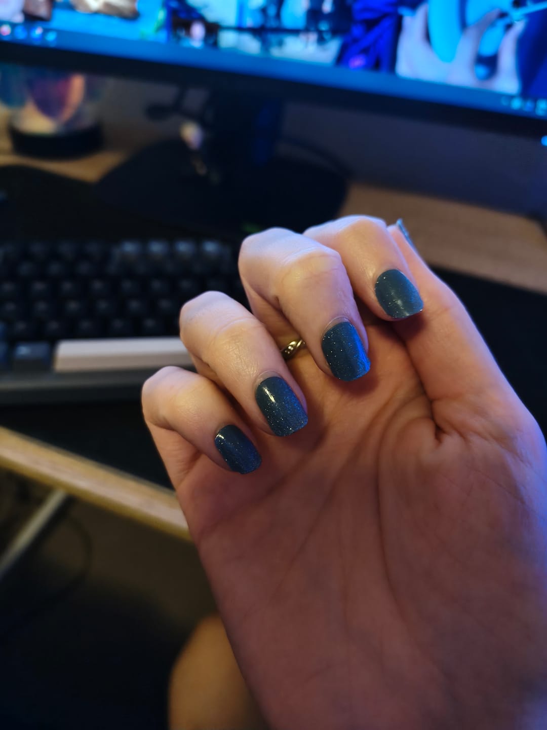 Customer photo review of Blue Moon (Cat Eye Magnetic) DIY Semicured Gel Nail Sticker Kit
