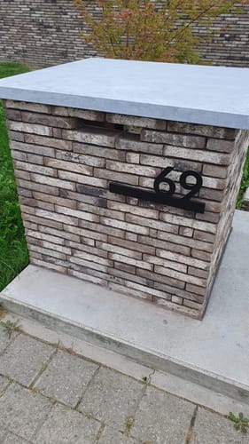 Customer photo review of Numero civico sagomato modello Line 01 Alluminio