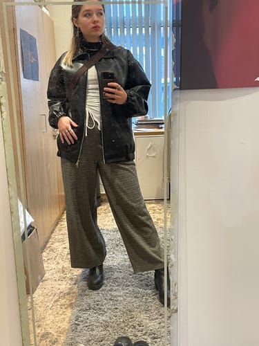 Customer photo review of RT No. 11166 BLACK LEATHER JK