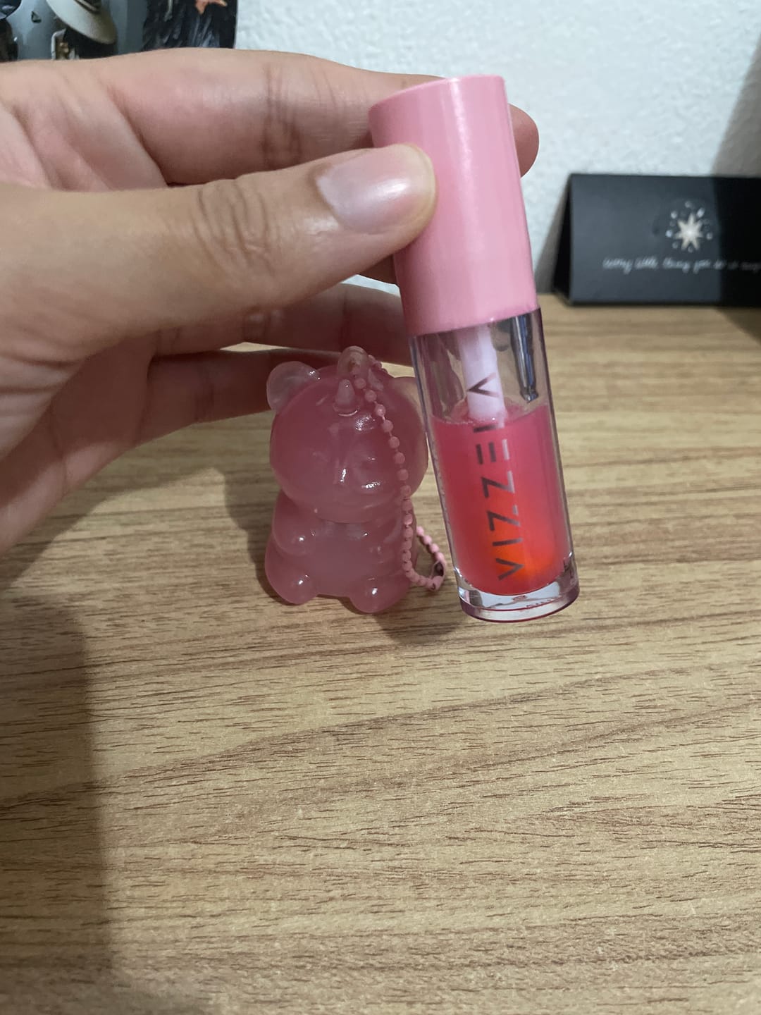 Customer photo review of Lip Oil Gummy Panda – VIZZELA