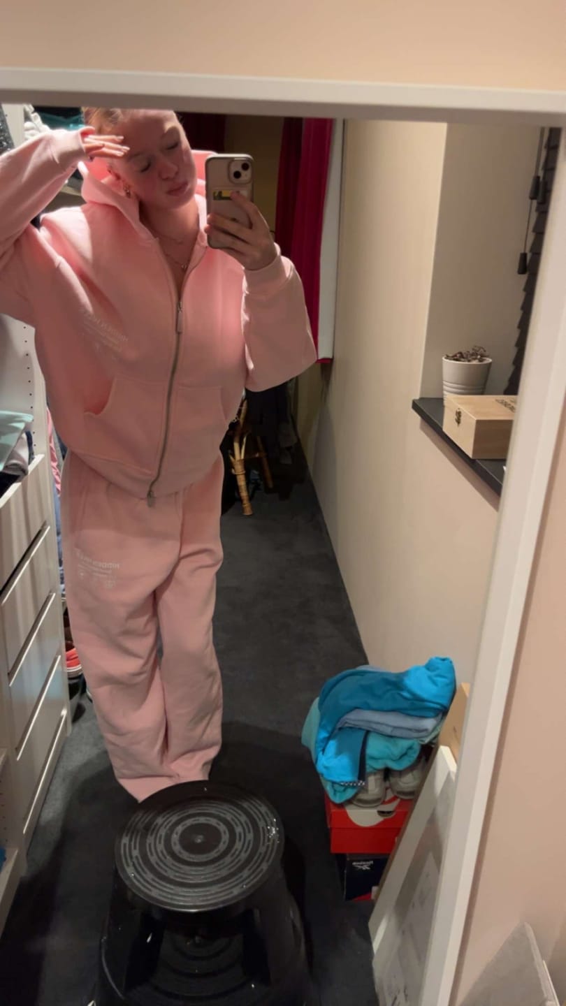 Customer photo review of LABEL ZIP HOODIE LIGHT PINK
