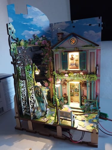 Customer photo review of Giverny Garden DIY Wooden Book Nook Kit