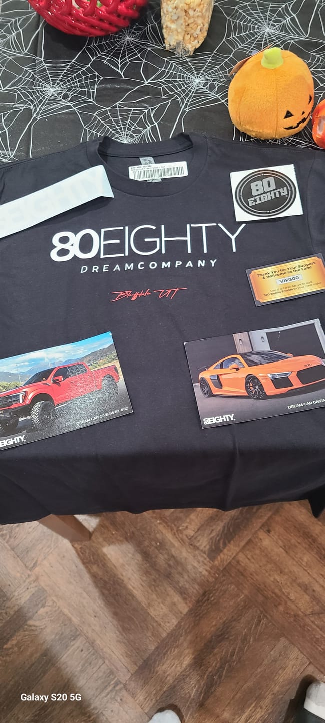 Customer photo review of 80Eighty® Tech Shirt