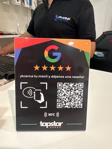 Customer photo review of Expositor Reseñas Google NFC y QR