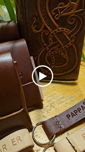 Customer video review of Nyckelring i äkta läder