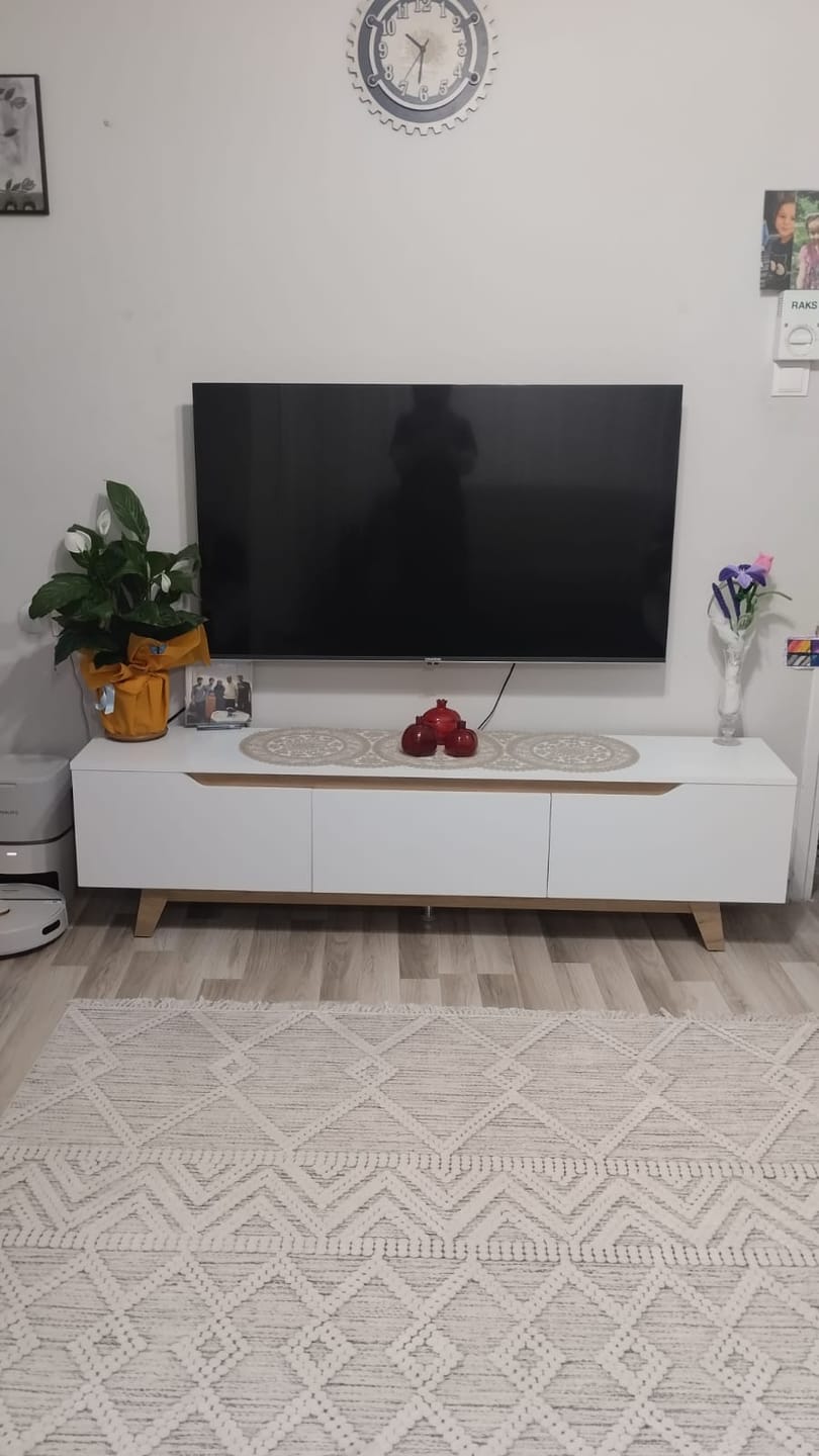 Customer photo review of Rani D1 Tv Ünitesi Modern Ayaklı Tv Sehpası 180 cm  Beyaz - Sepet Ceviz