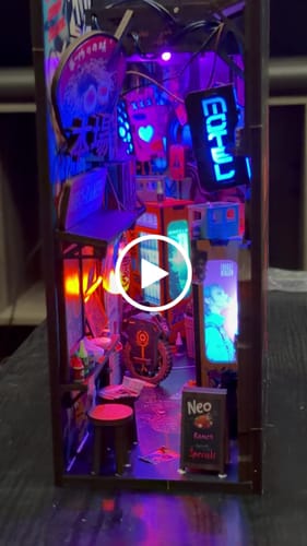 Customer video review of Neo Ramen MiniAlley – A Cyberpunk DIY Diorama Booknook