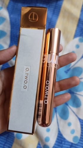 Customer photo review of O.TWO.O WATERPROOF VOLUME CURLING MASCARA
