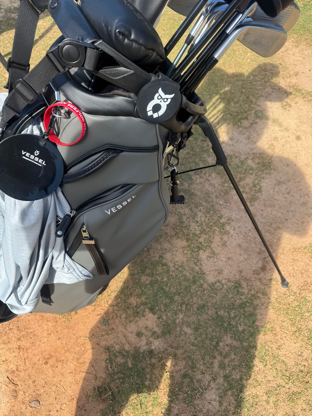 Customer photo review of MagnetOwl Magnetic Golf Bag Landing Pad
