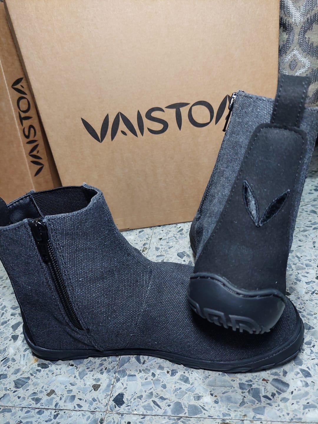 Customer photo review of Vaistoa Kajo | Barefoot Chelsea Boots