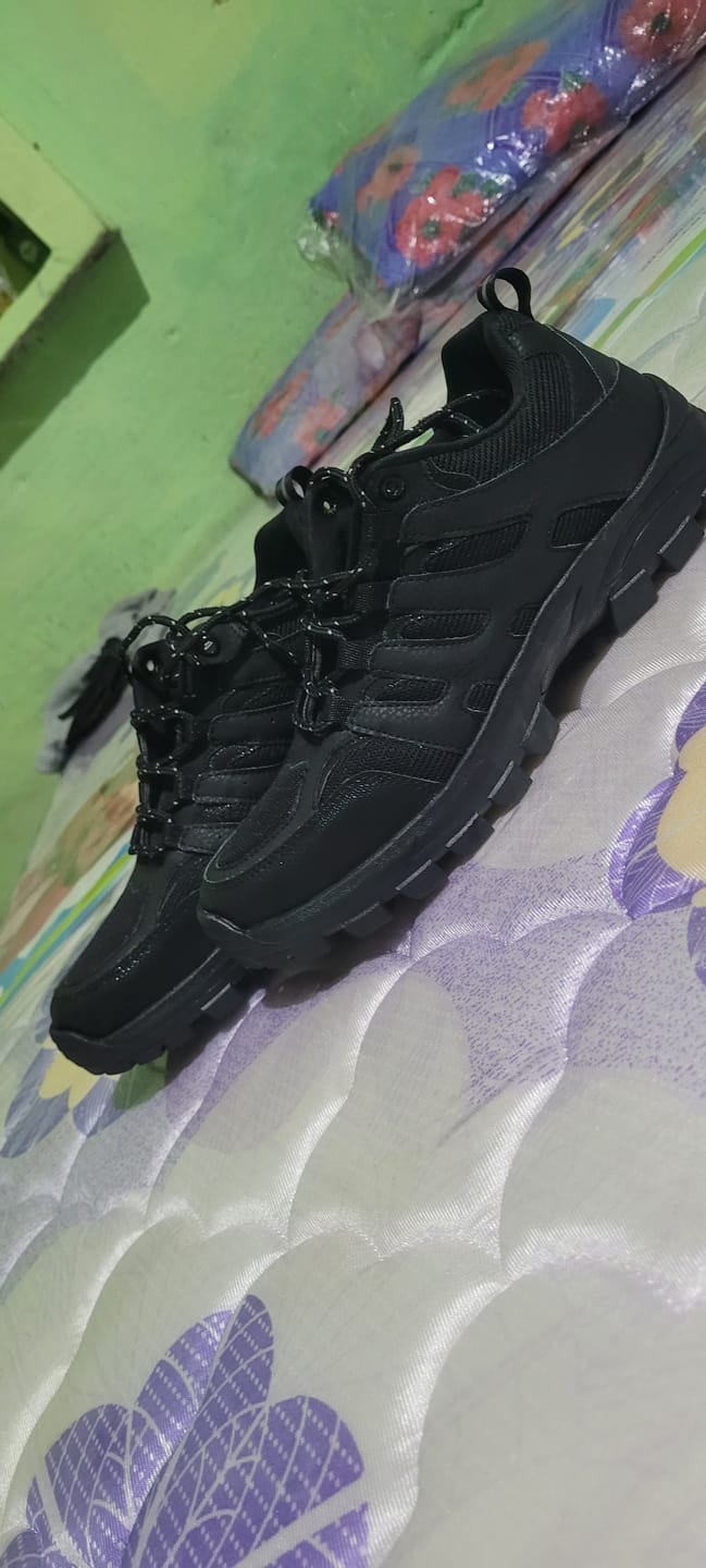 Customer photo review of Bacca Bucci EverTrek Outdoor Hiking Boots-All-Terrain Grip