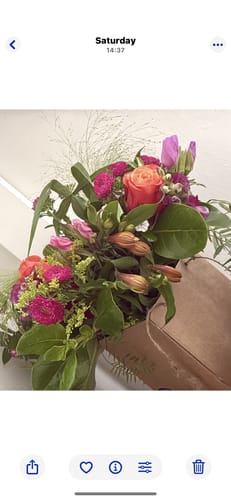 Customer photo review of Summer Delight Posy Box