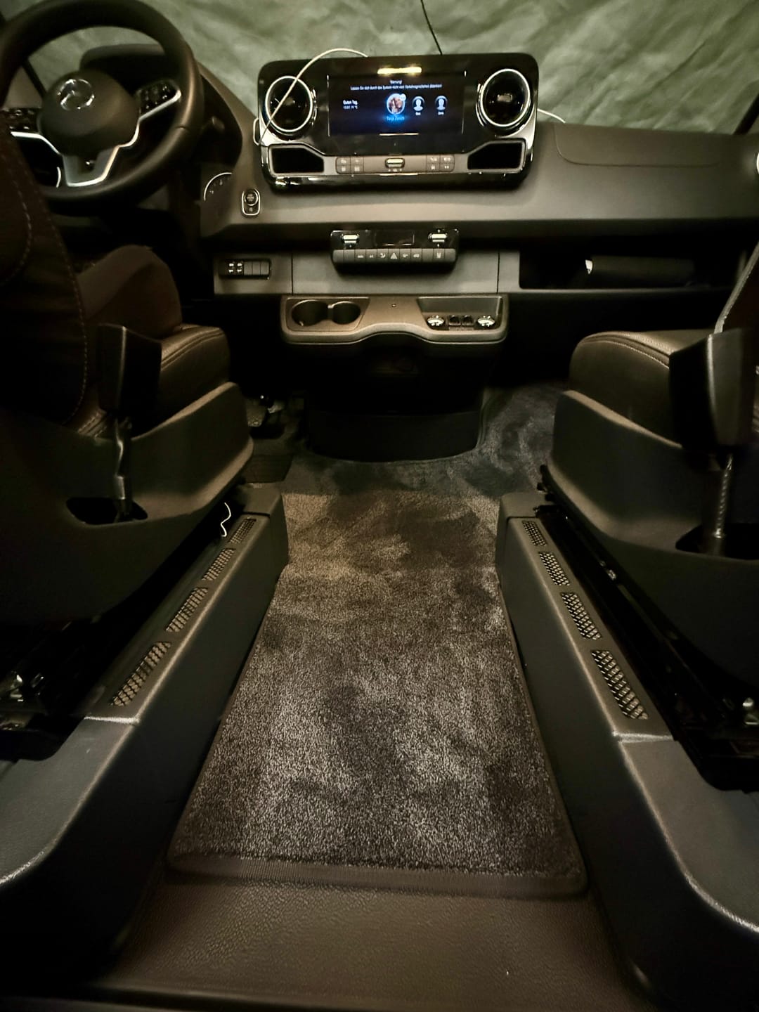 Customer photo review of Fahrerhaus Teppich - MB Sprinter