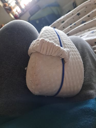 Avis photo d'un client sur Coussin Orthopédique Genoux Cellsius - Le secret d'un sommeil sans douleur