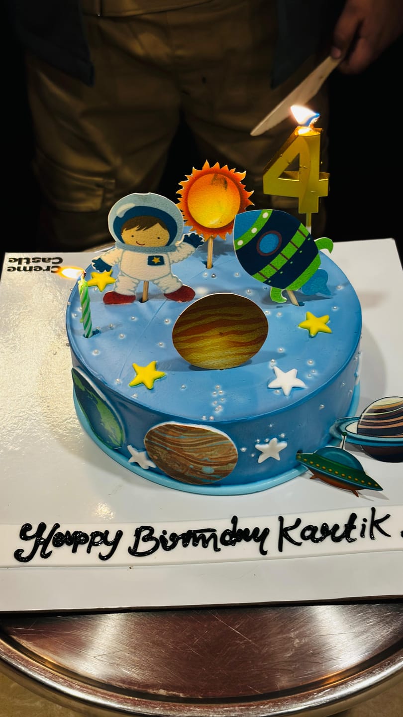 Customer photo review of Solar system theme cake
