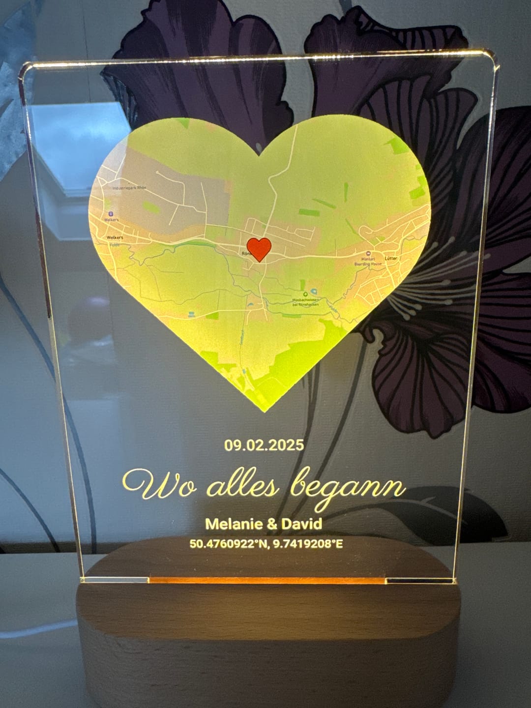 Customer photo review of Wo alles begann - Personalisiertes Nachtlicht mit LED-Holzfuß (14x20)