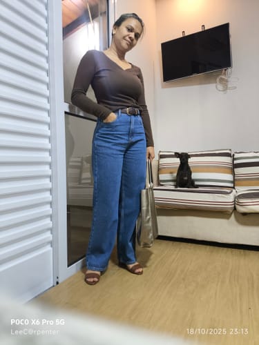 Eli Cristina C. review of Calça Jeans Reta Araçá Azul Médio image 1 out of 1