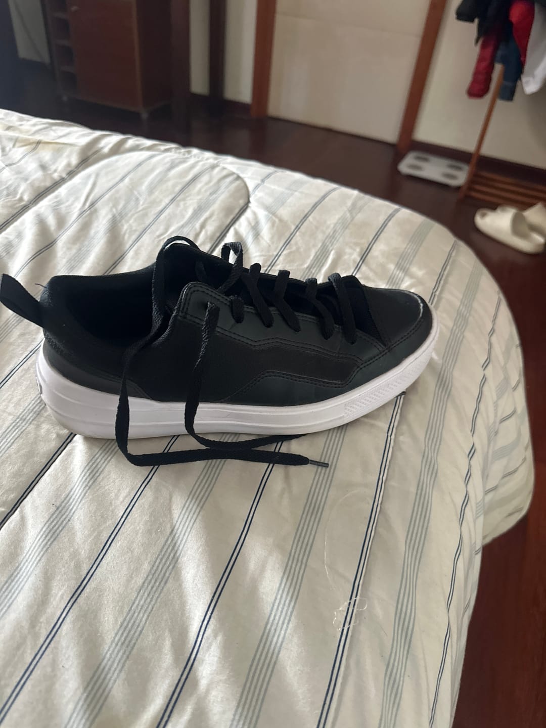 Customer photo review of Zapatillas Converse Logan Hombre Negro