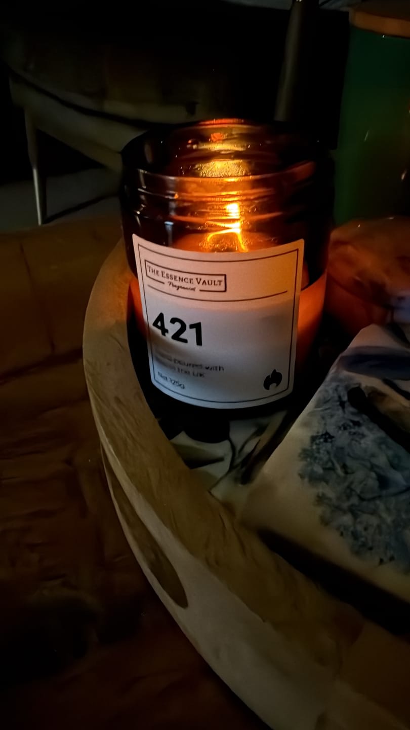 Customer photo review of Inspired By Santal 33 - 421 - 25 Hour Candle