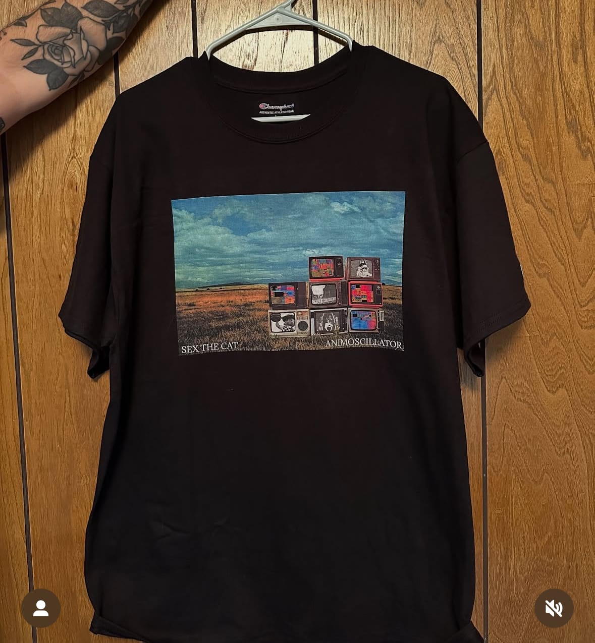 Customer photo review of Active Short-Sleeve Crewneck T-Shirt