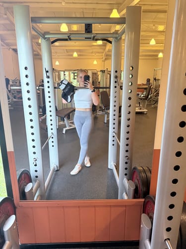 Customer photo review of INITIUM 2.0 Scrunch Leggings - Stone Grey