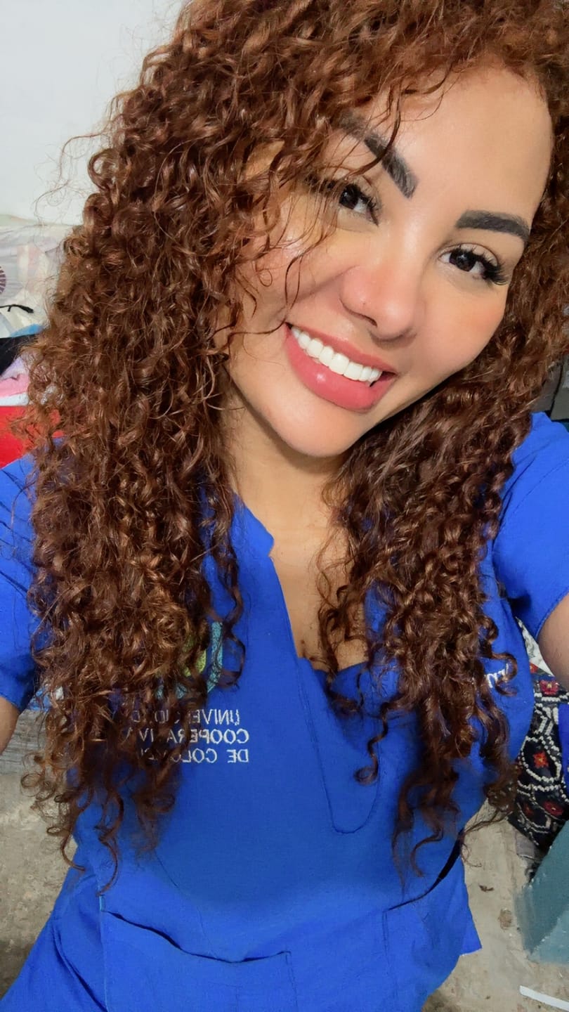 Customer photo review of 🔥 Caja Rosa de Reconstrucción Capilar y Anti-Frizz