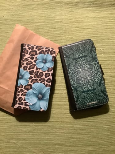 Customer photo review of iPhone SE (2020/2022) Wallet Case - Blooming Jungle