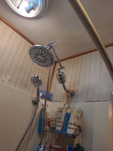 Customer photo review of AguaCure HydroShower™ – Filtro de Regadera con 20 Etapas de Filtración