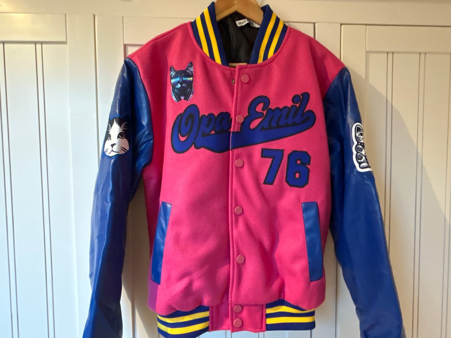 Customer photo review of Benutzerdefinierte Verlauf Varsity-Jacke. Letterman-Jacke Dunkelgrün Rosa  Royal Gelb