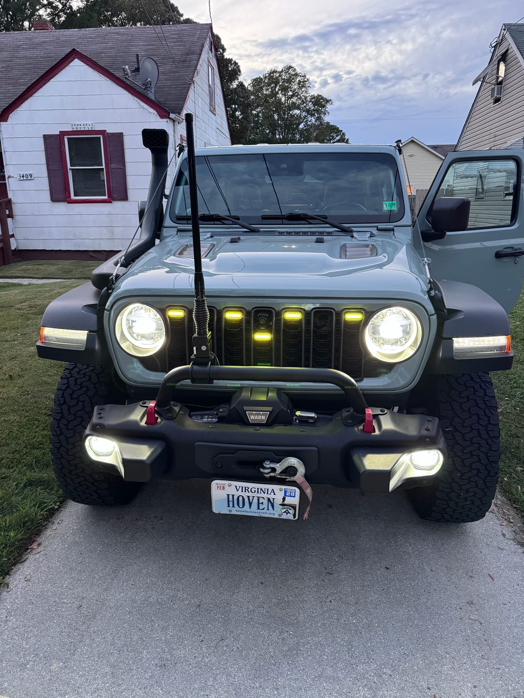 Customer photo review of Prerunner Amber/RGB Lights for 2024 JL JT Grille