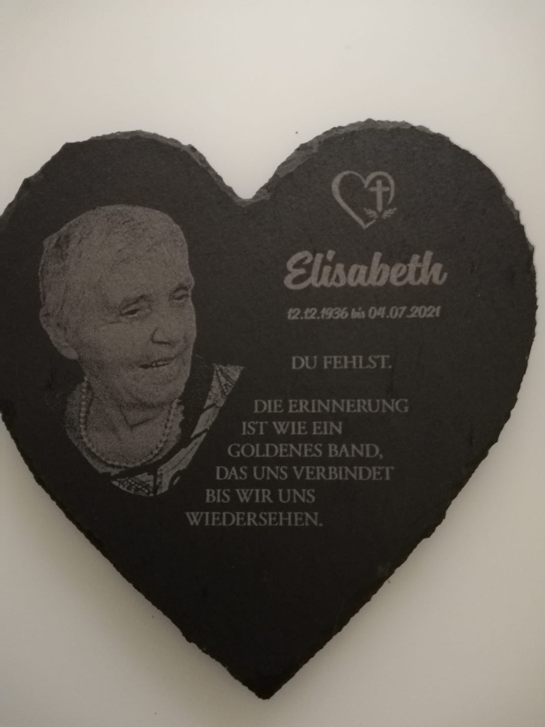 Customer photo review of Unvergessen - Personalisiertes Schieferherz für geliebte Verstorbene zum Andenken