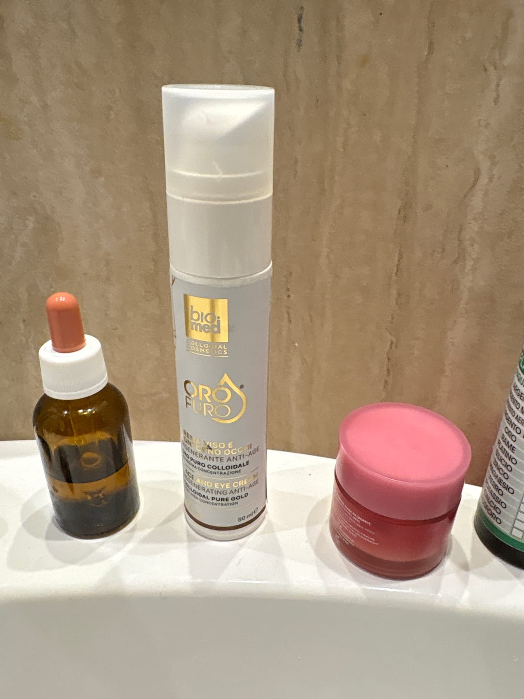 Customer photo review of CREMA VISO E CONTORNO OCCHI RIGENERANTE ALL'ORO ATTIVO 60ppm - 50ml