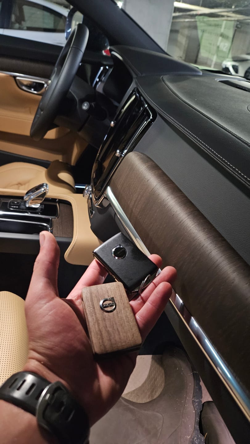 Customer photo review of Car Key Case Cover for XC90 XC60 XC40