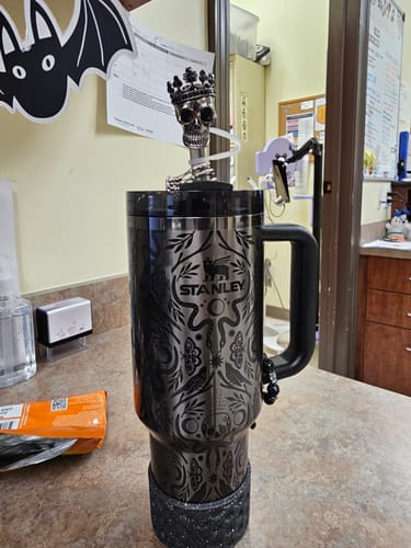 Customer photo review of Royal Skull Deluxe Straw Topper