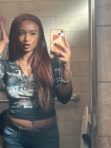 Customer photo review of Outre Melted Hairline Kinky Soft Edges Glueless HD Lace Front Wig - KINKYSOFT 1