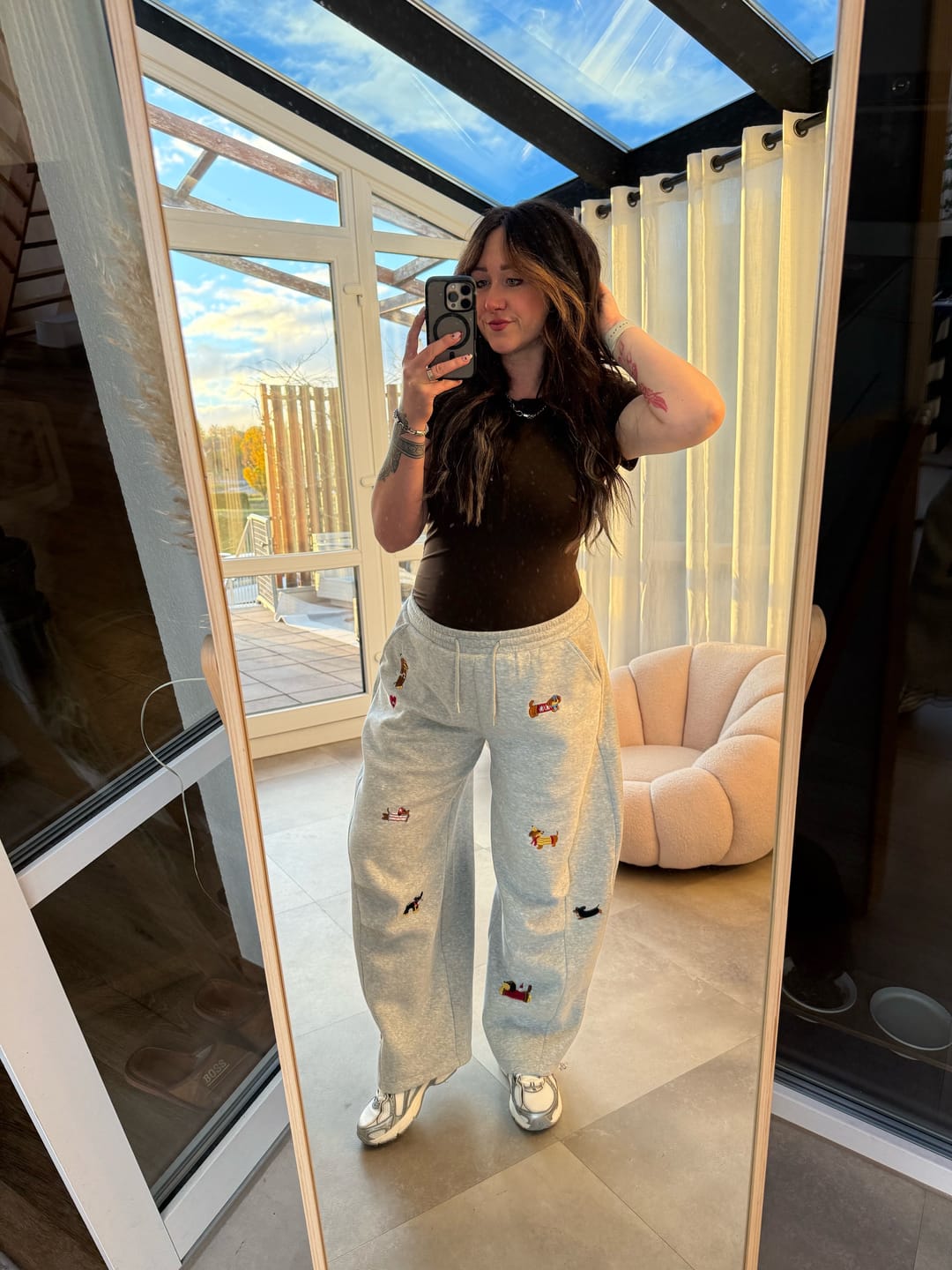 Customer photo review of Aelfric Eden Embroidery Puppy Baggy Barrel Sweatpants