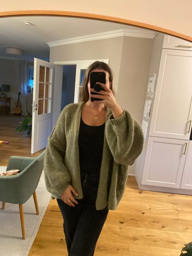Customer photo review of Tammy Strickjacke - Khaki